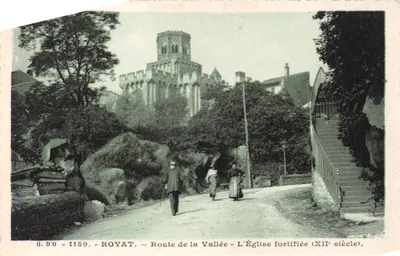 Royat — Route de la Vallée — L'Église fortifiée (XIIe siècle)