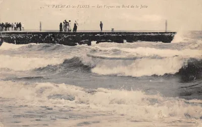 Palavas-les-Flots — Les Vagues au Bord de la Jetée — Edif. Vialles — Phot. A. Bardou, Montpellier