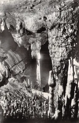Les Grottes d'Arcy-sur-Cure (Yonne) — Vue du Calvaire par derrière — Coll. Joublin