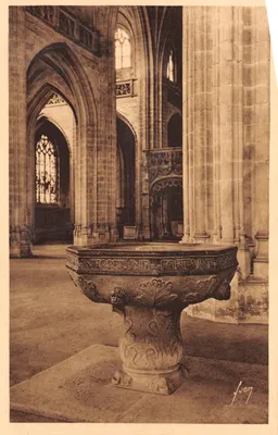 Bourg (Ain) - Église de Brou - Le bénitier