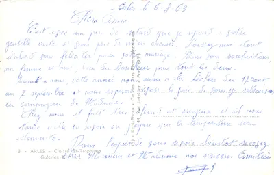 Arles - Mosteiro de São Trofiméu — vista do corredor com capitéis esculpidos — editor Cap — Verso