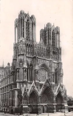Cathédrale Notre-Dame de Reims — façade gothique ornée de statues et rosace — éditeur LA CIGOGNE