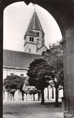 Cluny (Saône-et-Loire) — Tour de l'Horloge et Clocher de l'Eau Bénite — Photo Combier Macon