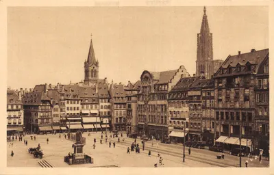 Place Kleber — vue panoramique avec la cathédrale à droite — Éditions YVON, Strasbourg