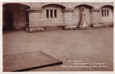 Rouen — Emplacement de la statue de Jeanne d'Arc par Real del Sarte — Édition La Cigogne
