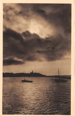 Roscoff (Finistère) — Coucher de Soleil sur le Port — Éditions d'Art YVON
