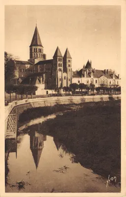 Paray-le-Monial — Basilique du Sacré-Cœur — Éditions d'Art YVON