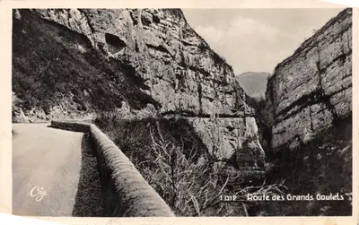 Route des Grands Goulets — vue du canyon avec barrière en pierre — éditeur Cigé, n° 1.012