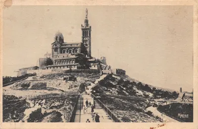 Notre-Dame de la Garde — basilique et statue sur le mont Sainte-Victoire — éditeur Mireille