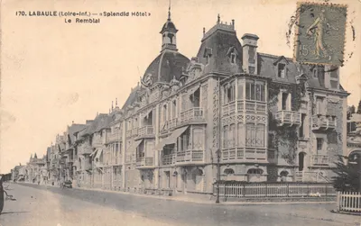 Labaule (Loire-Inf.) — Le Splendid Hôtel (Le Remblai) — Imprimé sur la carte : « 170. LABAULE (Loire-Inf.) — «Splendid Hôtel» Le Remblai »