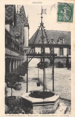 Beaune — Hôpices de Beaune, Hôtel-Dieu, Cour d'Honneur, Le Puits — éditeur impr. sur la carte, n° 461