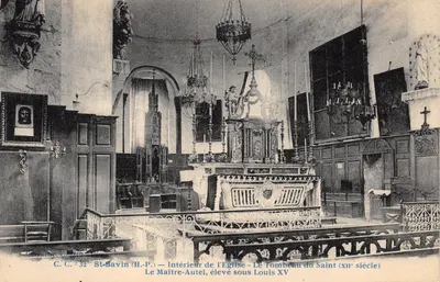 St-Savin (H.P.) — Intérieur de l'église — Le Maître-autel et le tombeau du saint (xiiie siècle)