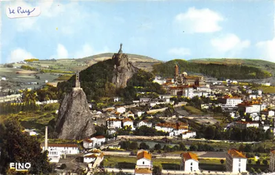 Le Puy-en-Velay — vue panoramique avec les rochers Corneille et Aiguilhe — Éditions Margret-Bremond