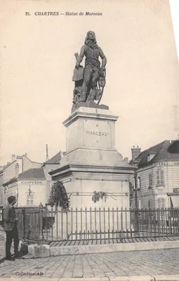 Chartres — Statue de Marceau — Éditeur : Collection AD, n° 23
