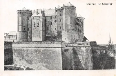 Château de Saumur — vue du château fort avec tours rondes — éditeur non visible