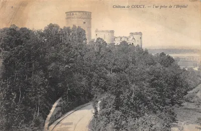 Château de COUCY — Vue prise de l'Hôpital — ND Phot