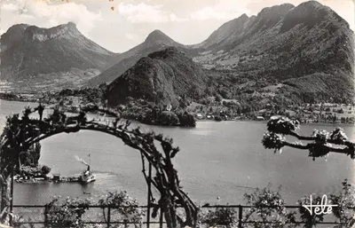 Lac de Talloires — vue du lac et du massif des Bauges — Éditions TÉLÉ