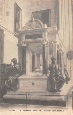 NANTES — Le Tombeau du Général La Moricière à la Cathédrale — éditeur non visible