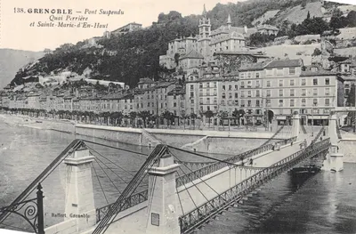Grenoble — Pont suspendu Quai Perrière et Sainte-Marie-d'En-Haut — Baffert, Grenoble