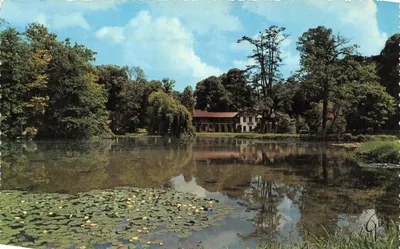 Le petit Trianon — le grand lac et, au fond, la maison de la Reine — André LECOMTE, Ed. d'Art GUY