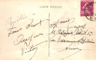 Angers - La Place du Ralliement vers la Cathédrale et la Tour Saint-Aubin - L.V. phot — 裏面