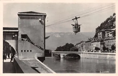 Grenoble - Le Téléphérique - Gare de départ — éditeur LA CIGOGNE, n° 100