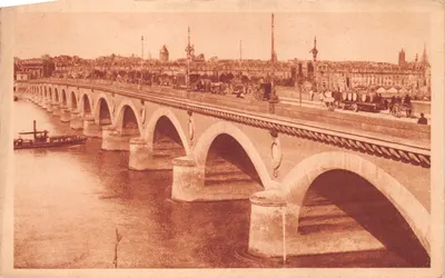 Pont de Pierre — vue du fleuve et de la ville — Lévy et Neurden Réunis, Bordeaux