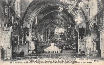 Paray-le-Monial — Intérieur de la Chapelle de la Visitation où le Sacré-Cœur s'est révélé à Marguerite-Marie, pour établir son Règne (70 apparitions de 1673 à 1690) — N.R