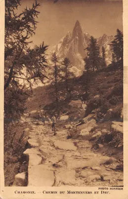 Chamonix — Chemin du Montenvers et Dru — Photo Monnier