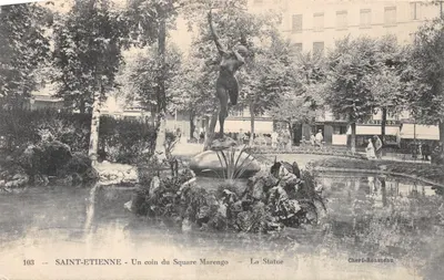 Saint-Étienne - Un coin du Square Marengo — La Statue