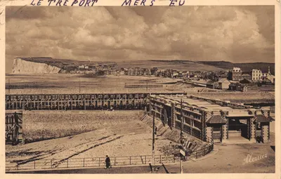 Le Tréport - Mers-Eu — vue du port et du quai avec falaise en arrière-plan — éditeur Mertier