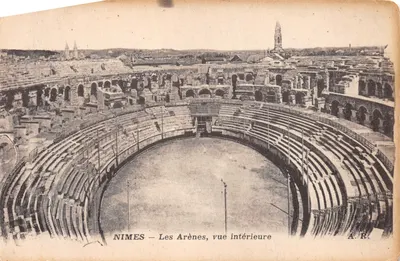 Nîmes — Les Arènes, vue intérieure — éditeur A.R