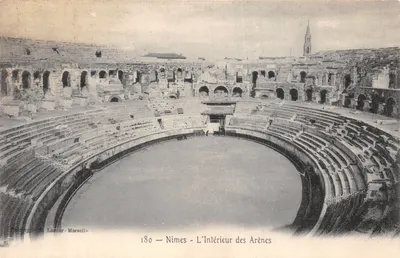 Nîmes - L'Intérieur des Arènes — vue intérieure du amphithéâtre romain, éditeur LACOUR - MARSEILLE, n° 180
