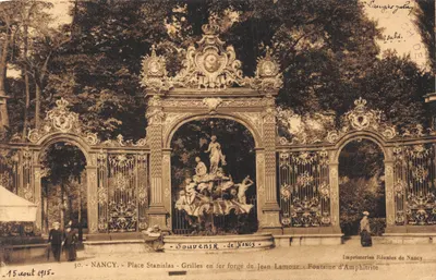 NANCY - Place Stanislas - Grilles en fer forgé de Jean Lamour - Fontaine d'Amphitrite