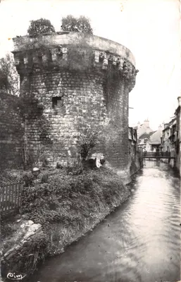 Nevers (Nièvre) — Tour Saint-Nicolas et la Nièvre — IMPRIMÉ SUR LA CARTE