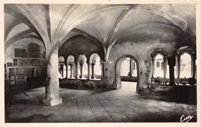Charlieu (Loire) — Abbaye des Bénédictins, Salle Capitulaire (XVIe s.) — Cim