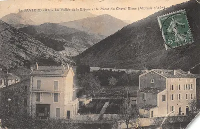 La JAVIE (B.-A.) — La Vallée de la Bléone et le Mont du Cheval Blanc (Altitude 2323m) — Éditeur non visible