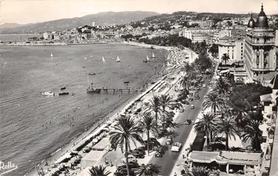 Cannes — Vue générale sur la plage et le Suquet — éditions Rella