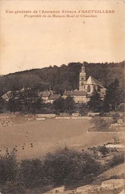 Vue générale de l'Ancienne Abbaye d'Hautvillers — Propriété de la Maison Moët & Chandon