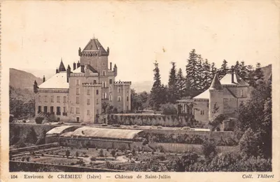 Environs de CRÉMIEU (Isère) — Château de Saint-Jullin — Éditeur : B. ZOMBIER WAGON
