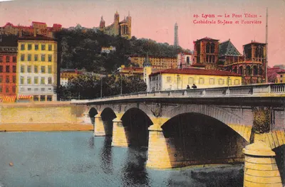 Lyon — Le Pont Tilsitt et Cathédrale St-Jean avec Fourvière en arrière-plan — éditeur IMPRIMÉ SUR LA CARTE : Henri Basuyau & Cie, Toulouse