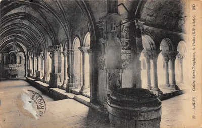 Cloître Saint-Trophime — le Puits — éditeur ARLES, n°23