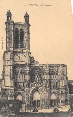 Troyes - La Cathédrale — vue de la façade gothique avec son grand portail et sa rosace, éditeur Collection T. G., n° 61