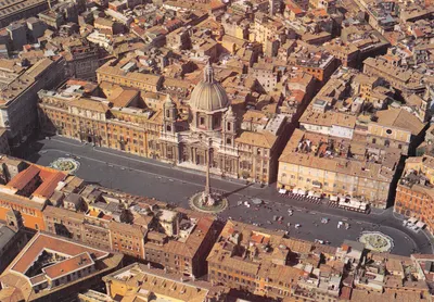 Piazza Navona — vue aérienne avec la fontaine de la place et la basilique de Sant'Agnese — éditeur PLURIGRAF
