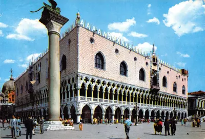Venise — Place Saint-Marc avec le Palais des Doges et la Colonne de la Liberté — Éditeur C.P.V. n° VE 17