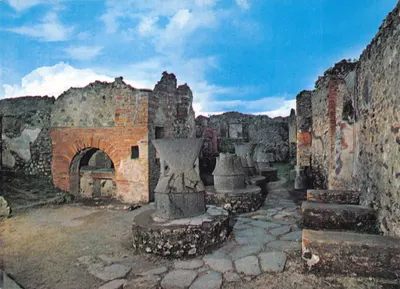 Pompeii - Pistrinum — scène de fours et moulins à grains, éditeur DA FOTOCOLOR KODAK EKTACHROMI n°121