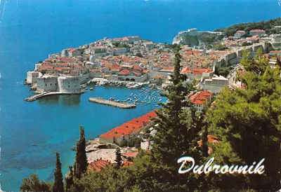 Dubrovnik — vue panoramique du port et des remparts — éditeur 'turistkomerc-zagreb'