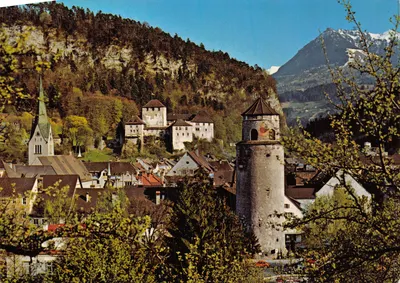 Feldkirch — vue sur la Schattenburg et le Katzenturm — éditeur Diacenter H. Häusle, n° 490