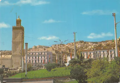 Algérie — Place de la République avec la Tour de l'Horloge — éditeur non visible