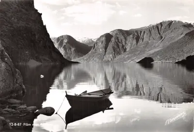Flåm mot Aurland — vue du fjord avec bateau — éditeur Mermann